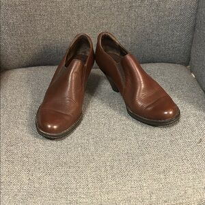 Born Elegant Brown leather Women's Shoes EUC size 7